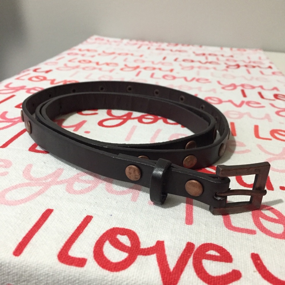Women’s Thin Narrow Belt Riveted Buckle Size Large